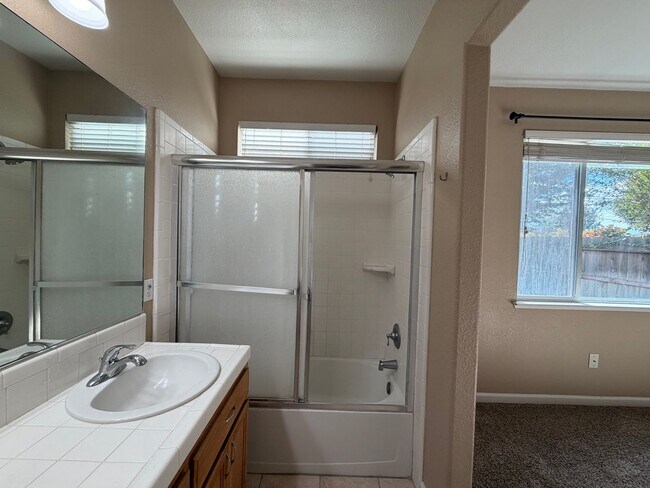 Building Photo - Single story home in Salida!