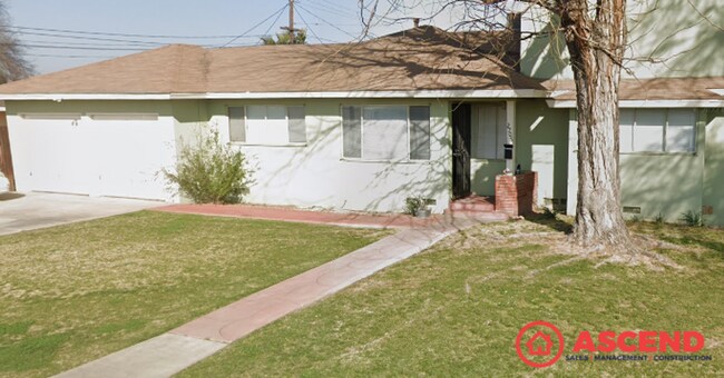 Primary Photo - 1017 Paloma St