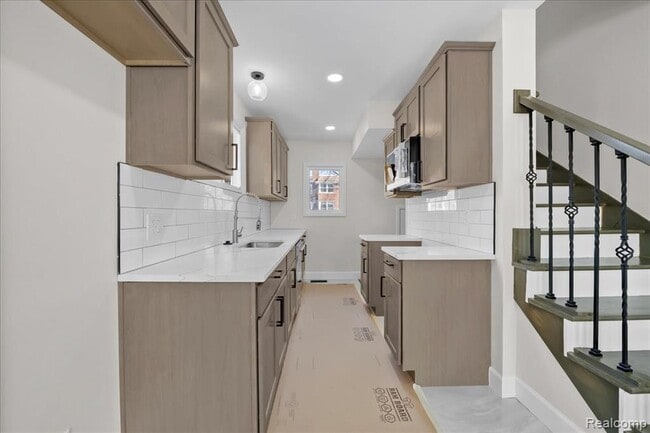 Building Photo - 16200 Parkside St