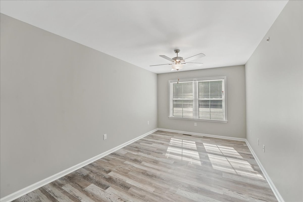 Building Photo - 552 Creek Rd