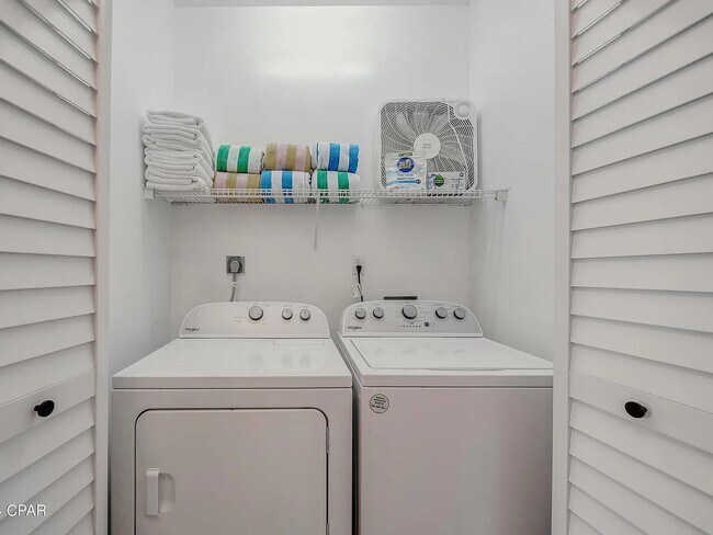 Building Photo - 6219 Poinciana Dr