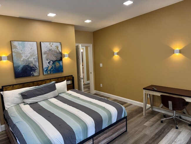 Building Photo - MOVE IN READY!!!!