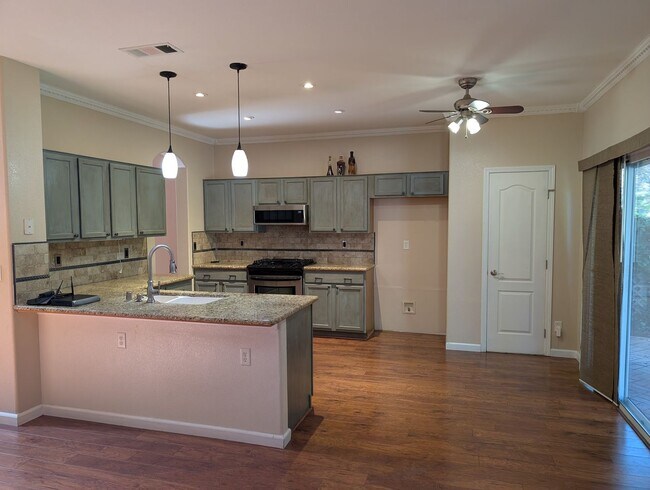 Building Photo - Nice and modern home with upgraded amenities, a wonderful floor plan, master suite, nice backyard...