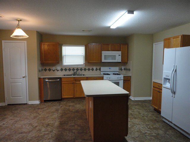 Building Photo - 18107 Quiet Ridge Ln