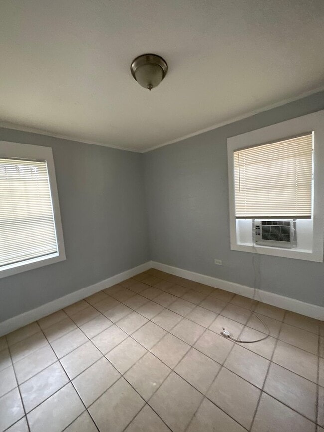 Building Photo - 2532/2534 Moncrief Rd