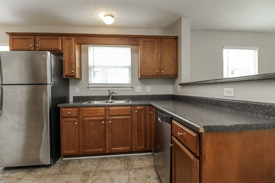 Building Photo - 127 Lyndhurst Dr