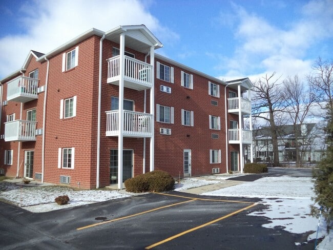 Building Photo - 8935 S Wood Creek Dr