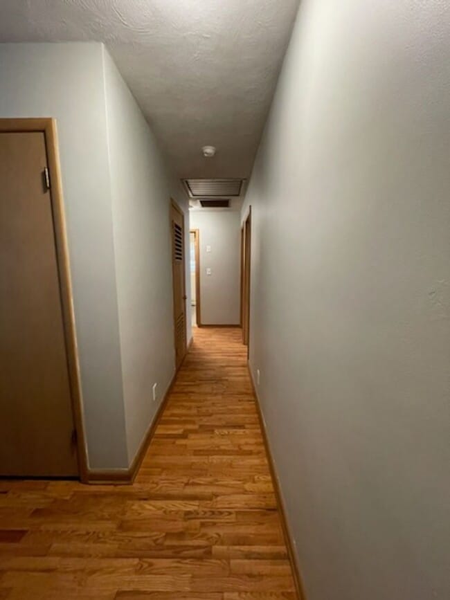 Building Photo - GREAT LOCATION!! Close to Mercy Hospital!