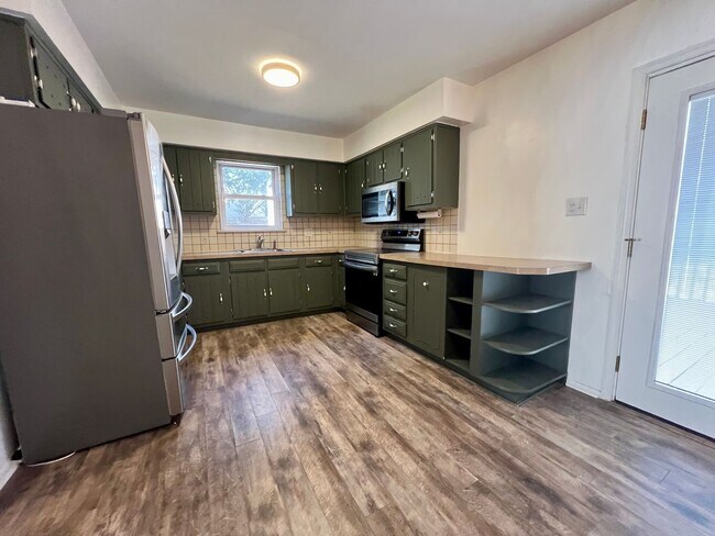 Building Photo - Gorgeous 3-Bedroom Home with Finished Basement in Havertown! Available NOW!