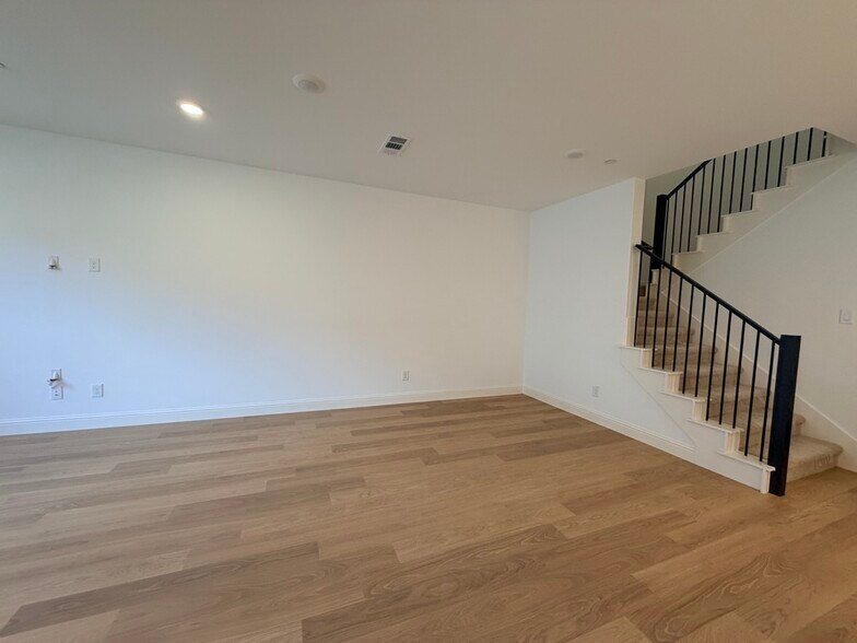 Living room - 4809 Lunker St