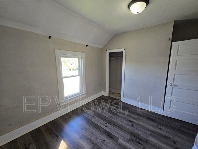 Building Photo - 437 1/2 Riehl Street