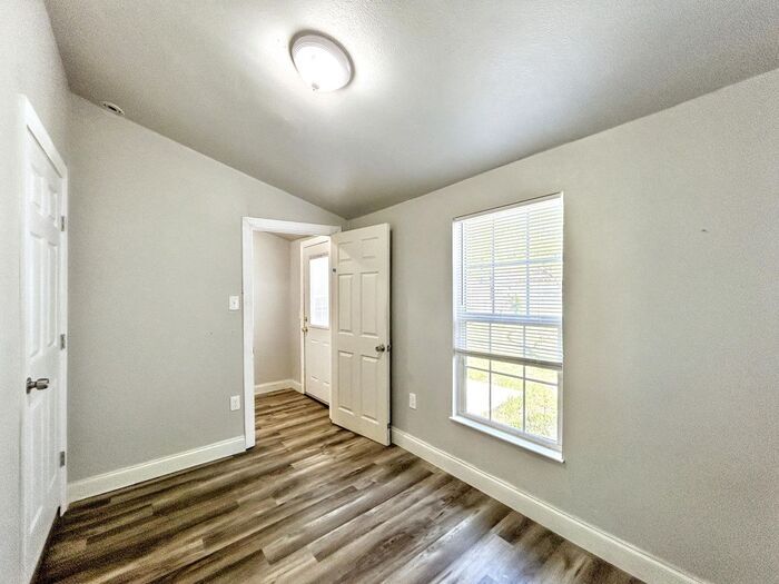 Building Photo - 615 Delmar St