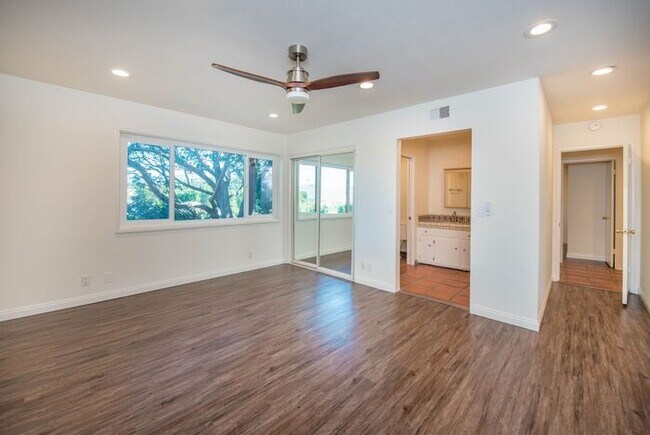 Building Photo - Anaheim Hills