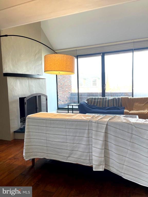 Building Photo - 28 Main St