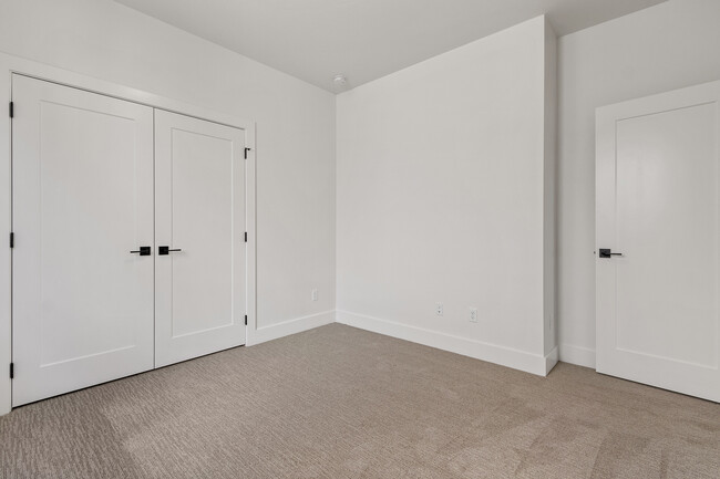 Building Photo - 4646 S Selatir Way