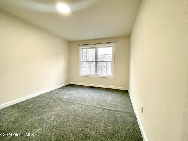 Building Photo - 9 B Poplar Dr