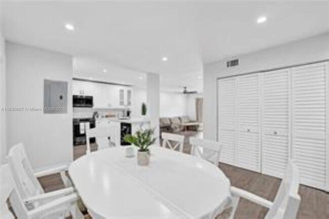 Building Photo - 4100 N 58th Ave