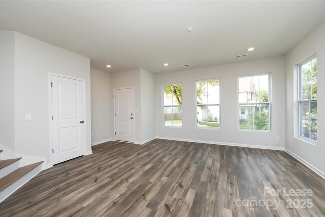 Building Photo - 2550 Lydia Ave