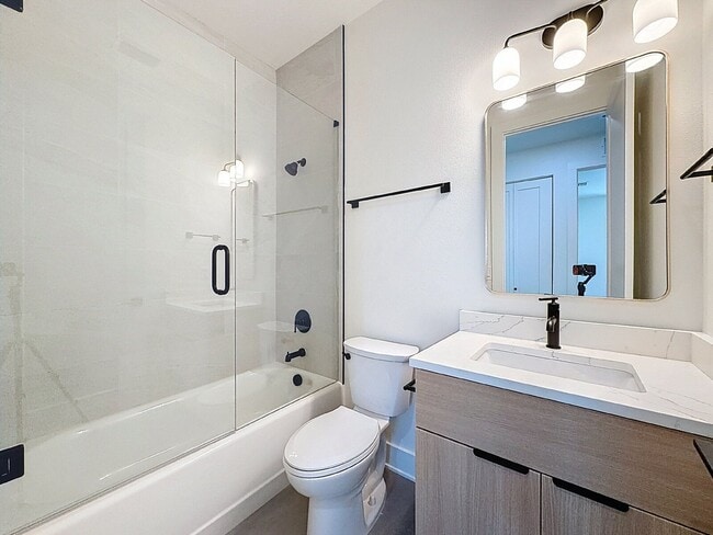 Building Photo - 336 14th St N