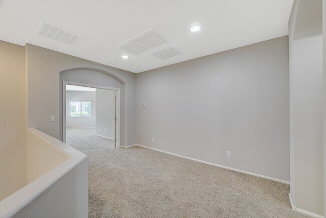 Building Photo - Beautiful DR Horton Home in Centennial Hil...