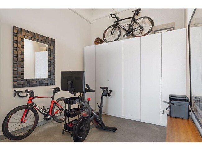 Building Photo - 700 N Washington Ave