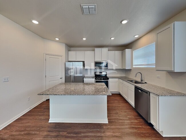 Building Photo - 180 Pebble Creek Run