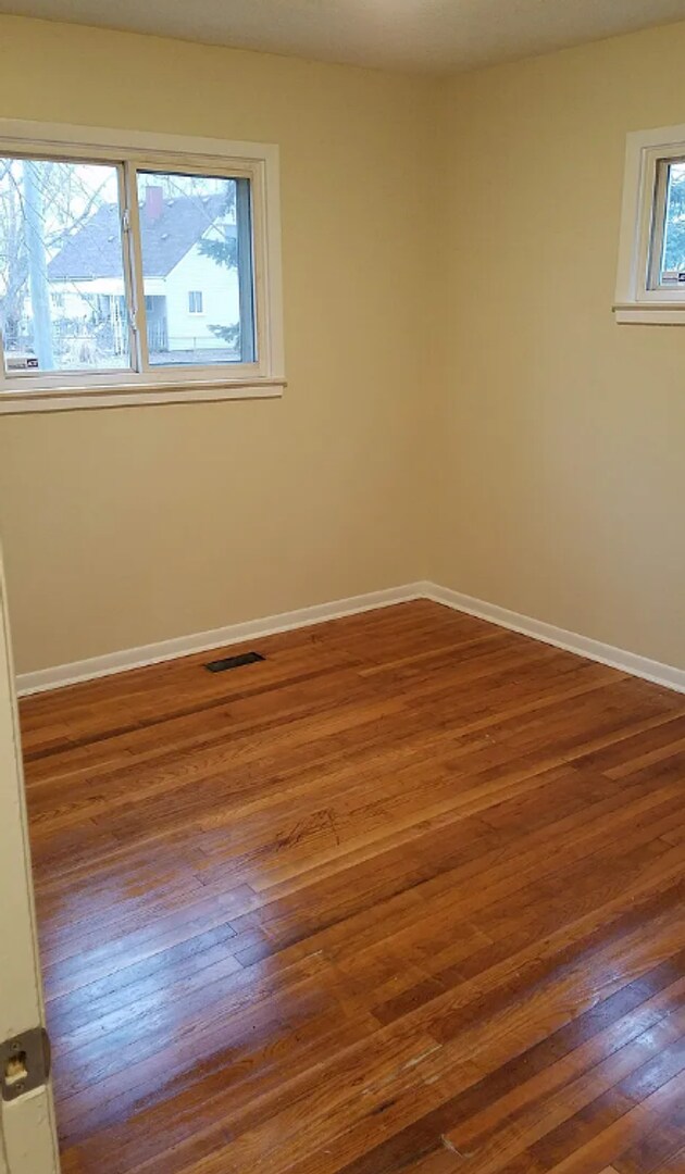 Building Photo - Three Bedroom for Rent!