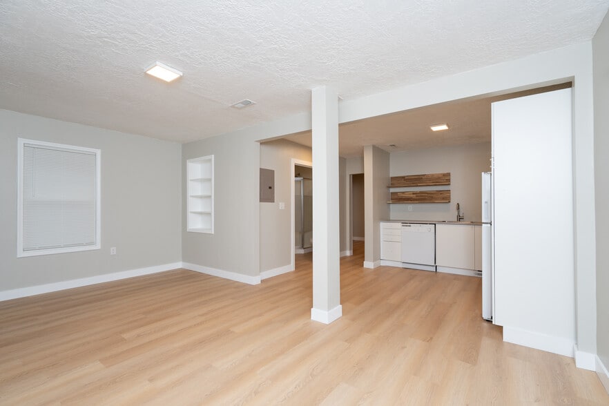 Building Photo - 2527 Porter Ave