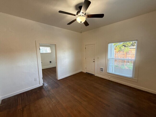 Building Photo - 1353 Commercial St SE