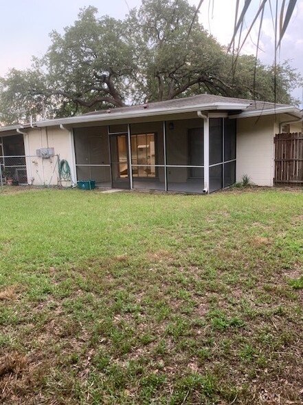Building Photo - 2513 Holly Rd