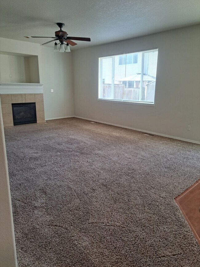 Building Photo - 3 Bedroom Home - Nice back yard -  no applications pending available now !