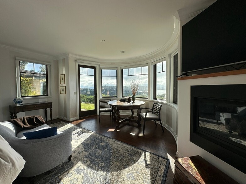 Primary suite: 70" flat screen TV - 115 Inez Pl