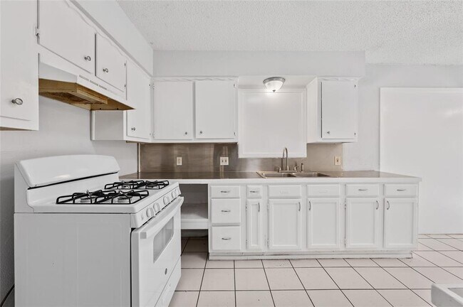 Building Photo - 5502 Salem Walk Dr