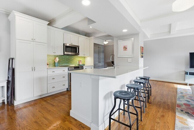 Building Photo - 15 E Kirby St