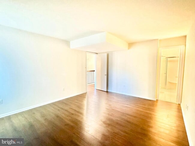 Building Photo - 626 15th St S