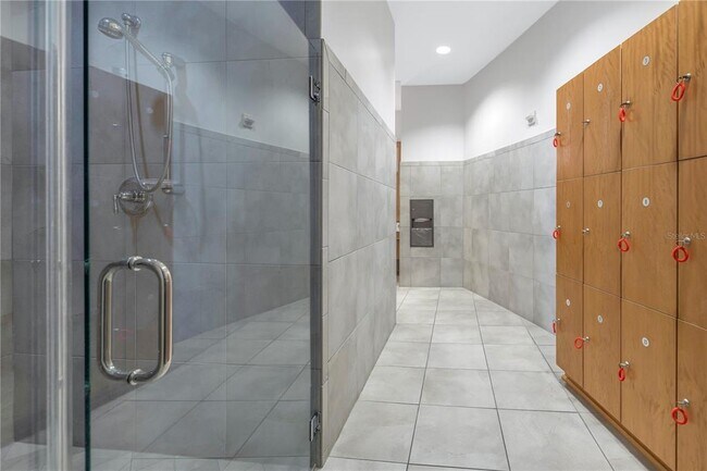 Building Photo - 400 Beach Dr NE