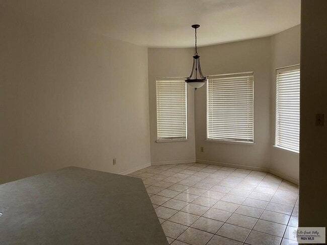 Building Photo - 25 La Paz Ct