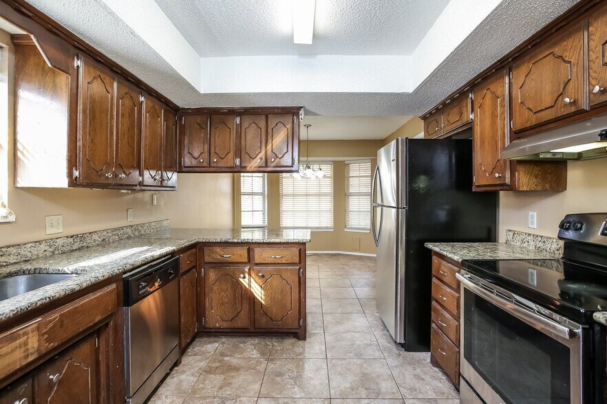 Building Photo - 9713 Hummingbird Ln