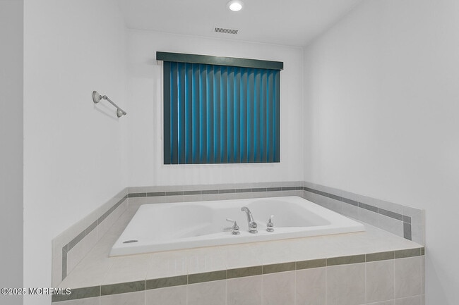 Building Photo - 220 Whalepond Rd