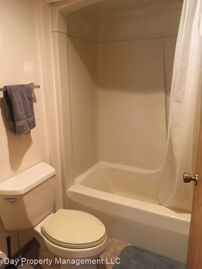 Building Photo - 410 Fox Shores Dr