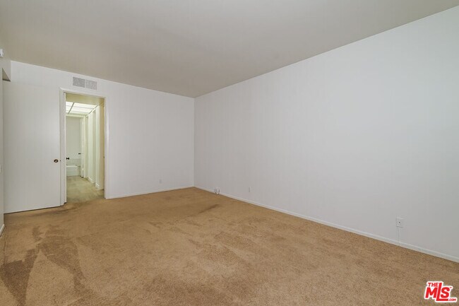 Building Photo - 11805 Mayfield Ave