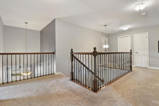 Building Photo - 643 Seneca St