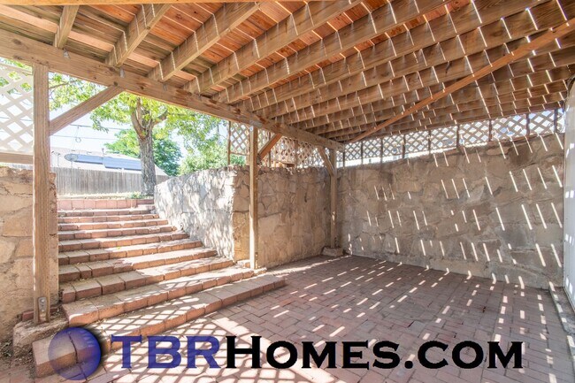 Building Photo - 2340 W Harvard Ave
