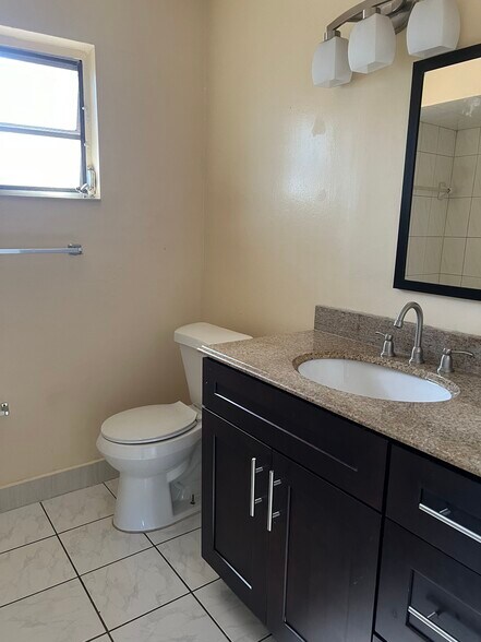 Building Photo - 17290 NE 4th Ct