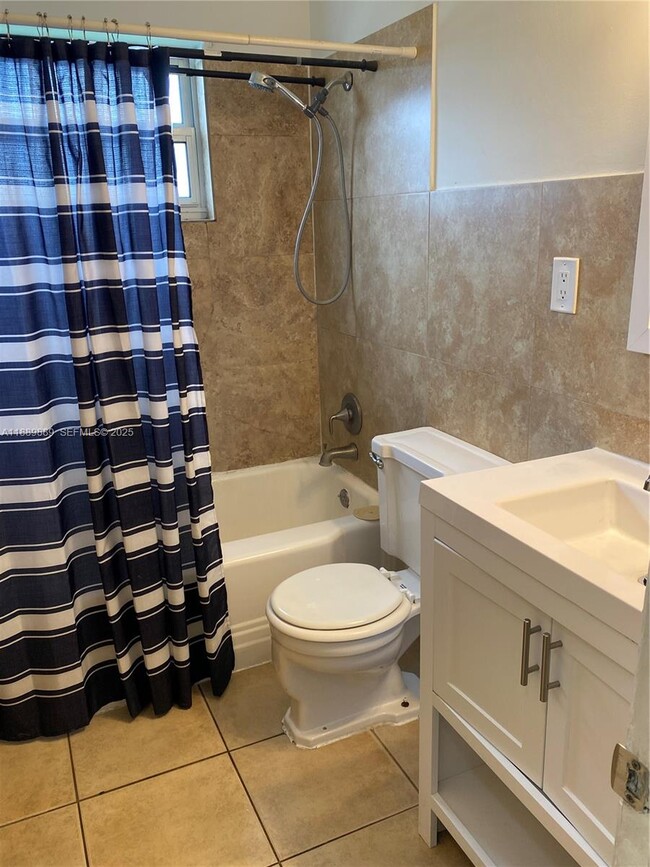 Building Photo - 2215 Adams St