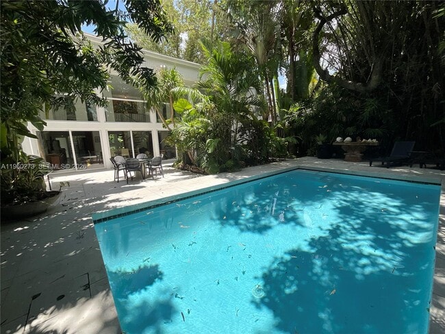 Building Photo - 2485 Inagua Ave