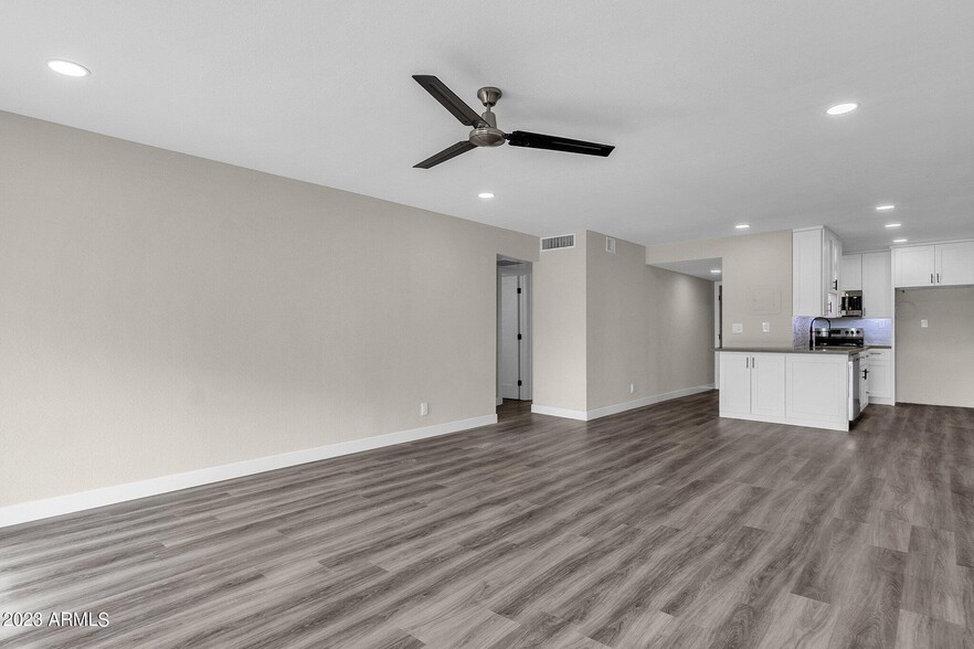 Building Photo - 7625 E Camelback Rd