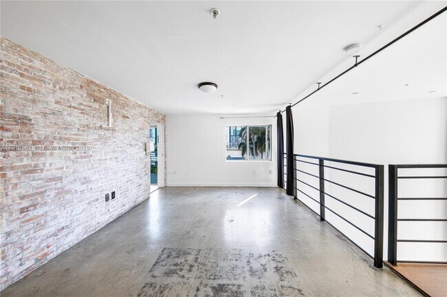 Building Photo - 7700 Collins Ave