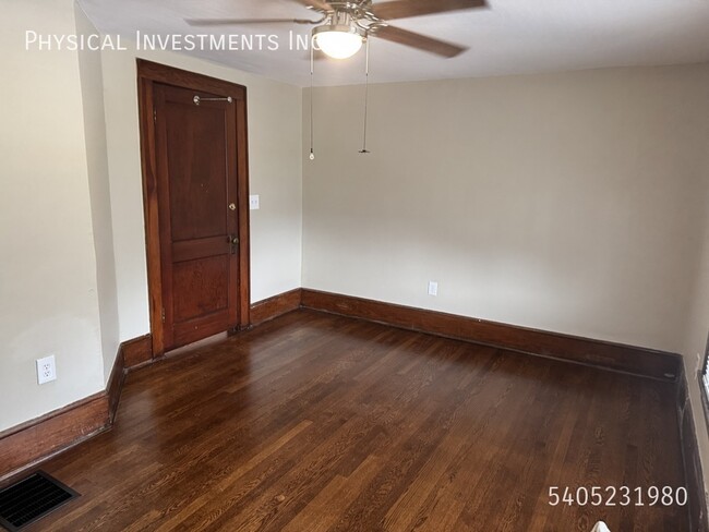 Building Photo - 1729 Moorman Ave NW