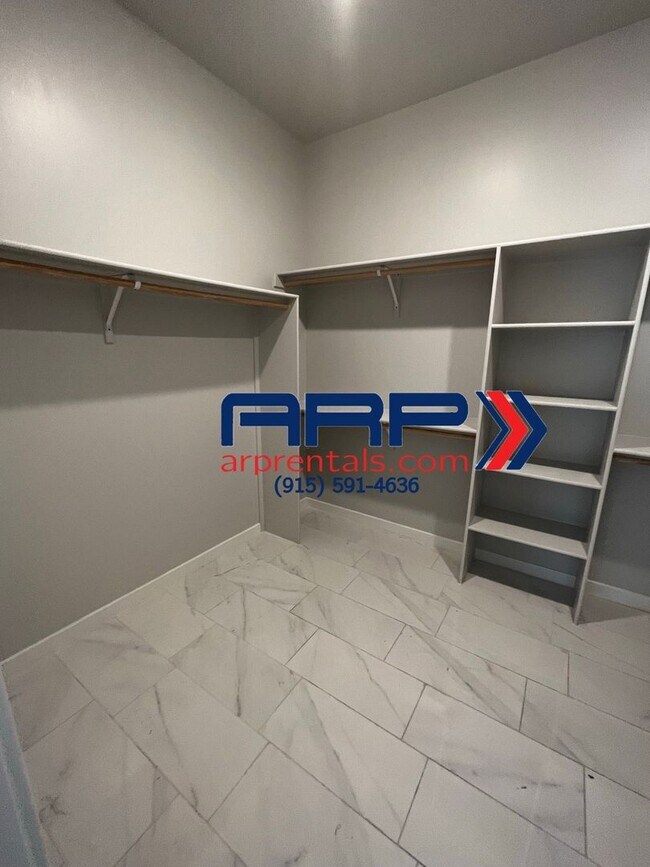 Building Photo - LUXURIOUS HOME FOR RENT